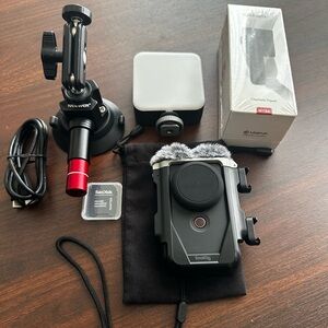 Canon PowerShot V10 Bundle